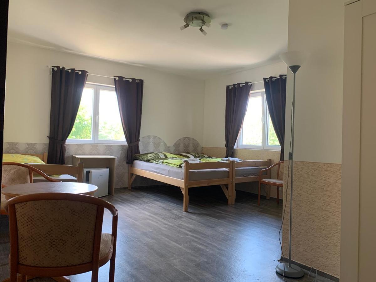 Penzion U Jezera Hotel Konstantinovy Lázně Екстериор снимка