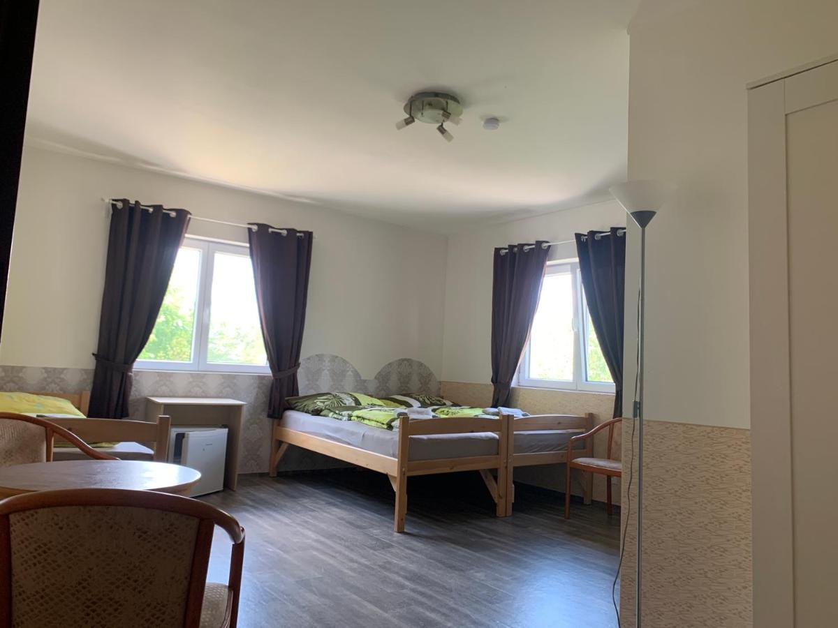 Penzion U Jezera Hotel Konstantinovy Lázně Екстериор снимка